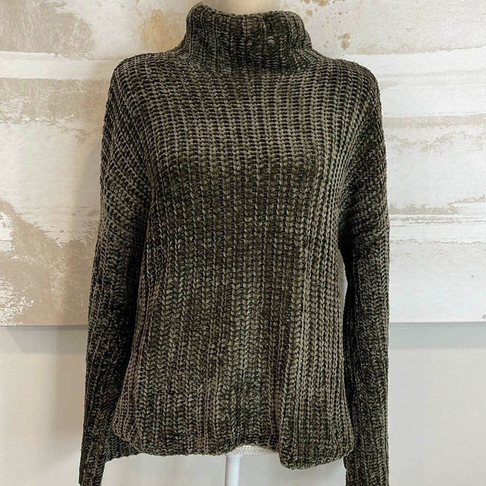 BELLA DAHL chenille army green sweater Size Medium